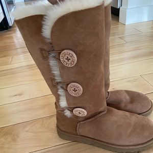 Ugg Bailey Button Triplet